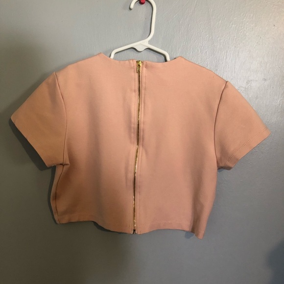 ❤️❤️Pink Crop top size medium ❤️❤️ don’t forget to bundle for a deal! - Picture 3 of 3